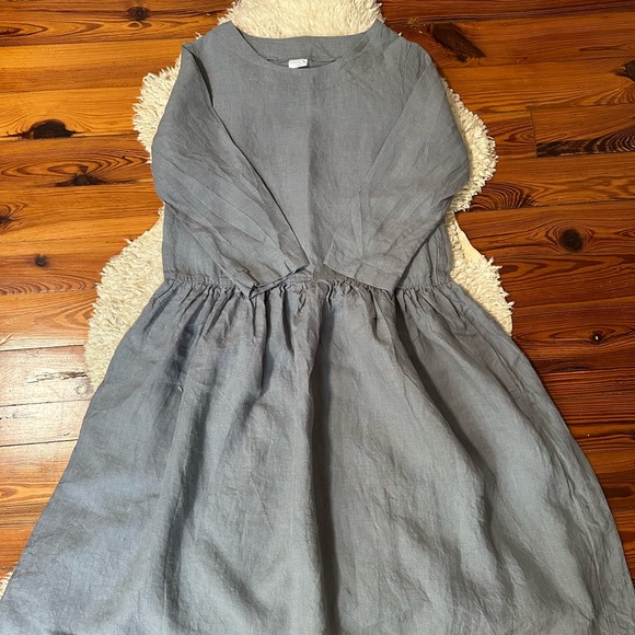 Beautiful Linen Dress - Picture 3 of 3